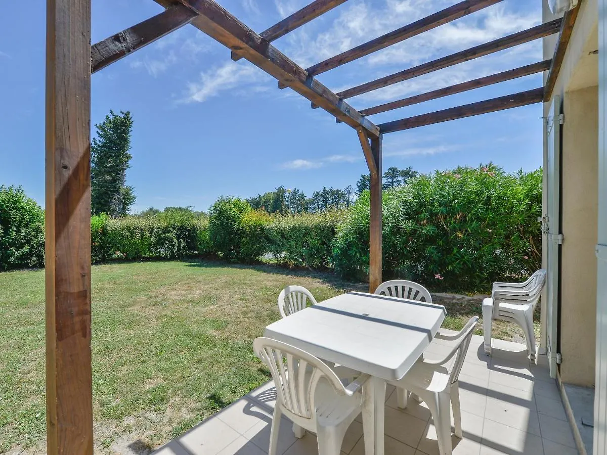 Residence Sun Hols Les Rives du Lac Saint-Saturnin-lès-Avignon France